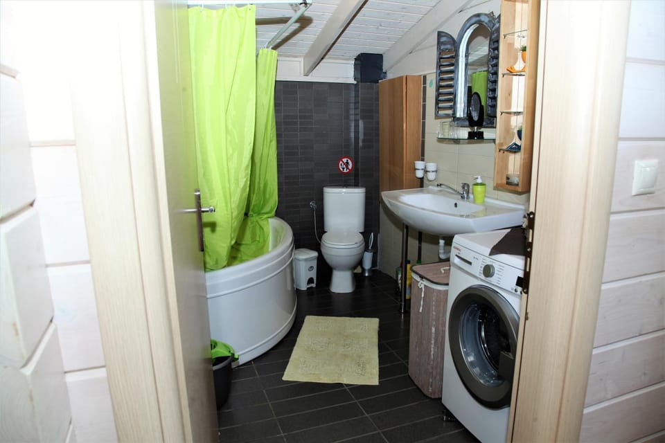 Bathroom, towels, washing machine