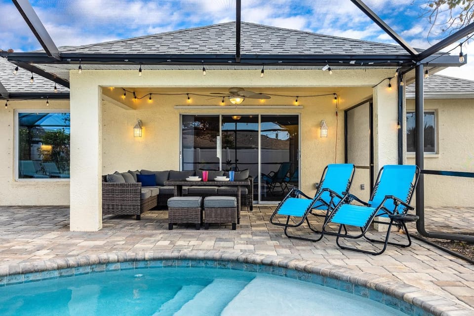 Salt Water Heated Pool, Sleeps 6 - Villa Soak Up the Sun - Roelens Vacations House in Cape Coral