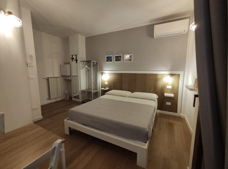 Photo of the whole room, Bedroom, air conditioner