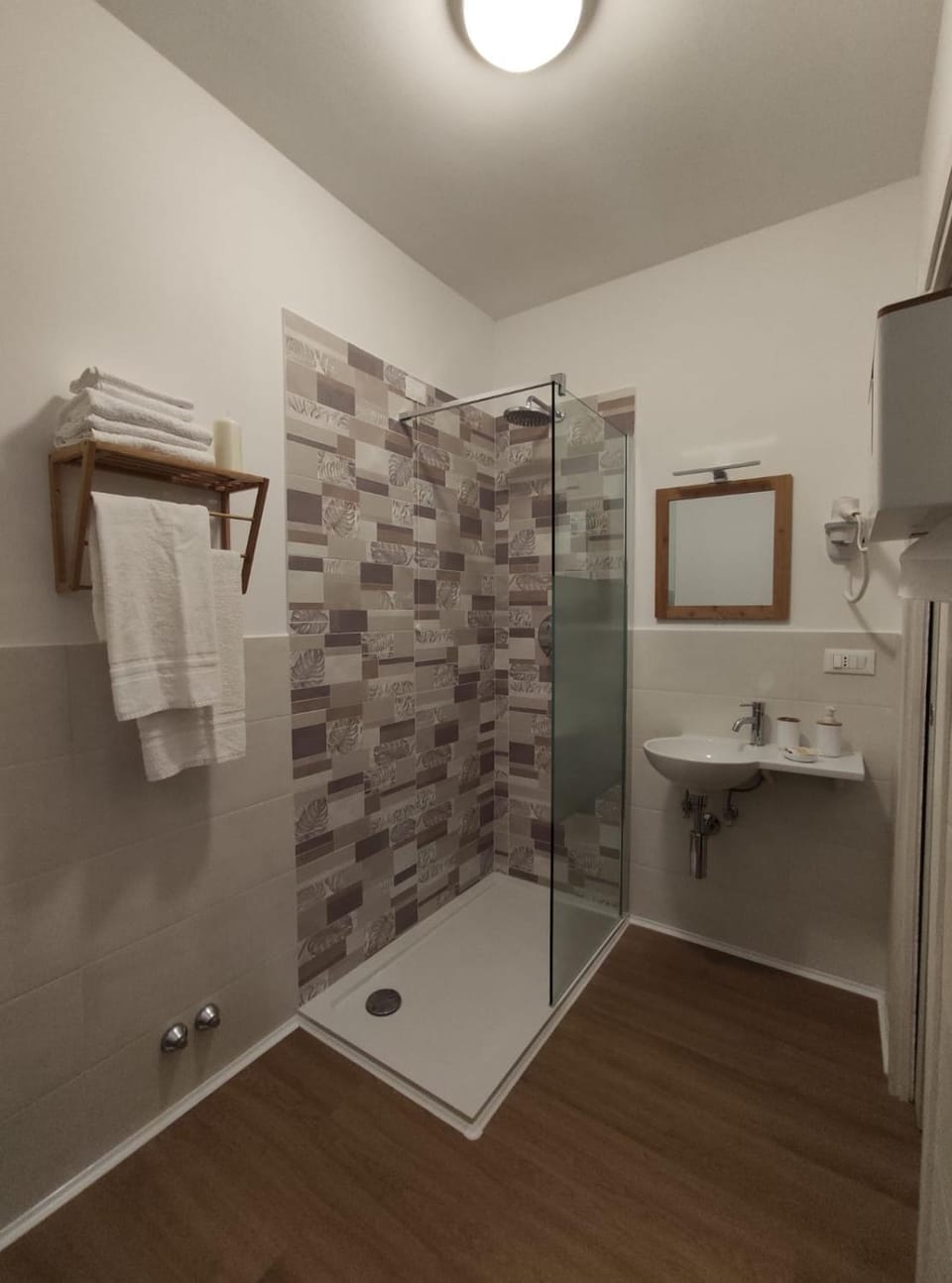 Shower, Bathroom, towels