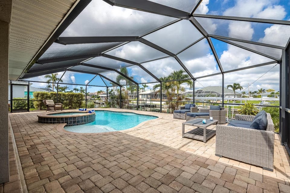 Heated Pool, Gulf Access, Sleeps 6! - Villa Alysia - Roelens Vacations House in Cape Coral