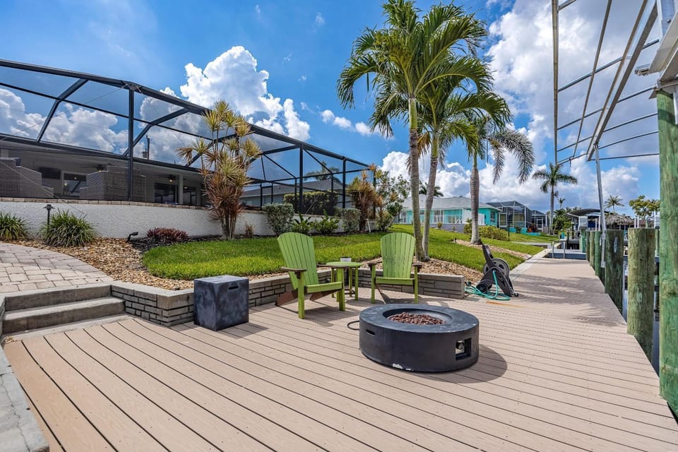 Heated Pool, Gulf Access, Sleeps 6! - Villa Alysia - Roelens Vacations House in Cape Coral