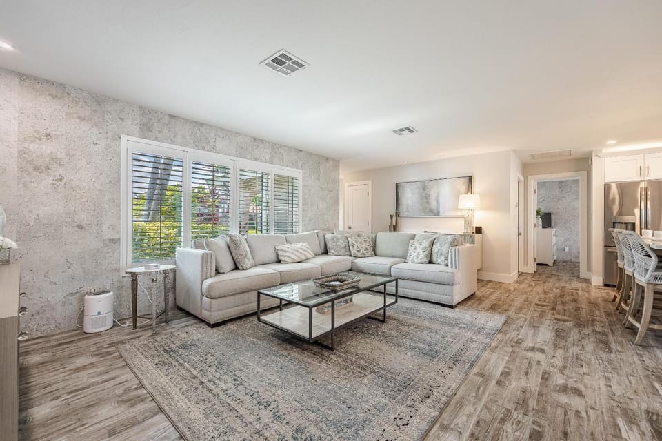 Heated Pool, Gulf Access, Sleeps 6! - Villa Alysia - Roelens Vacations House in Cape Coral