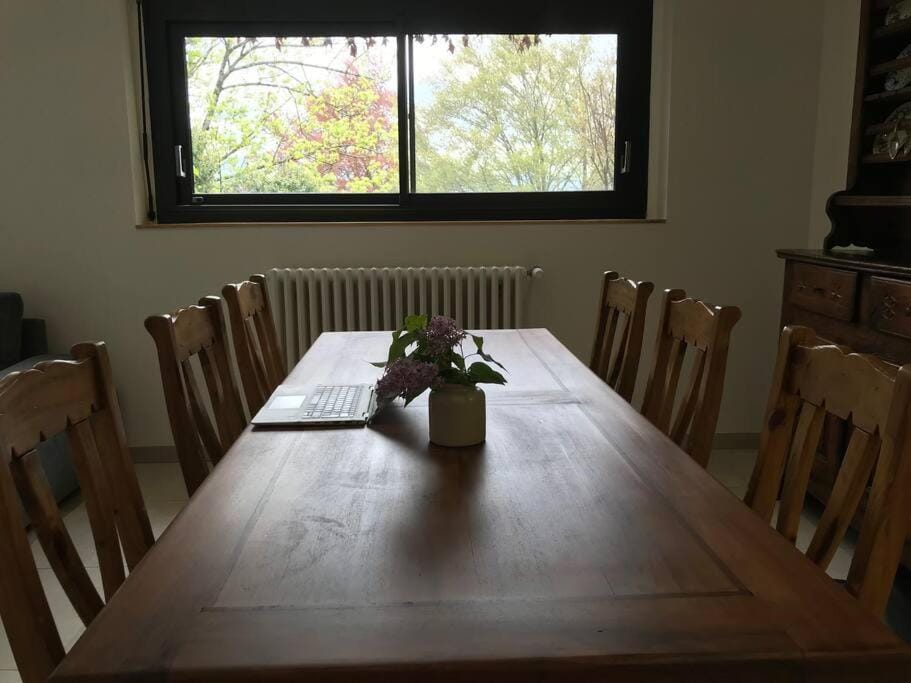 Seating area, Dining area