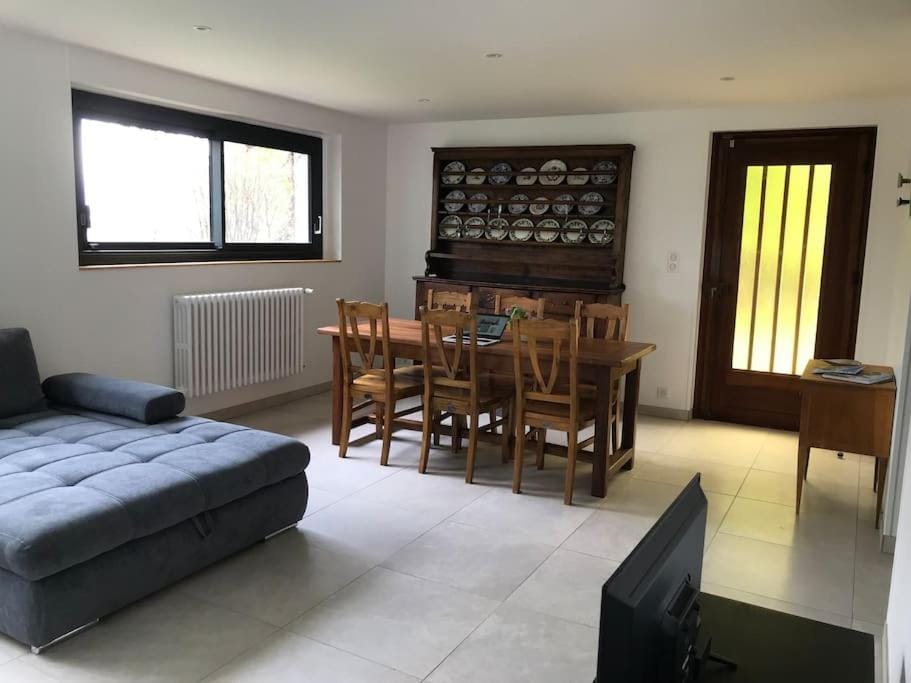 Seating area, Dining area