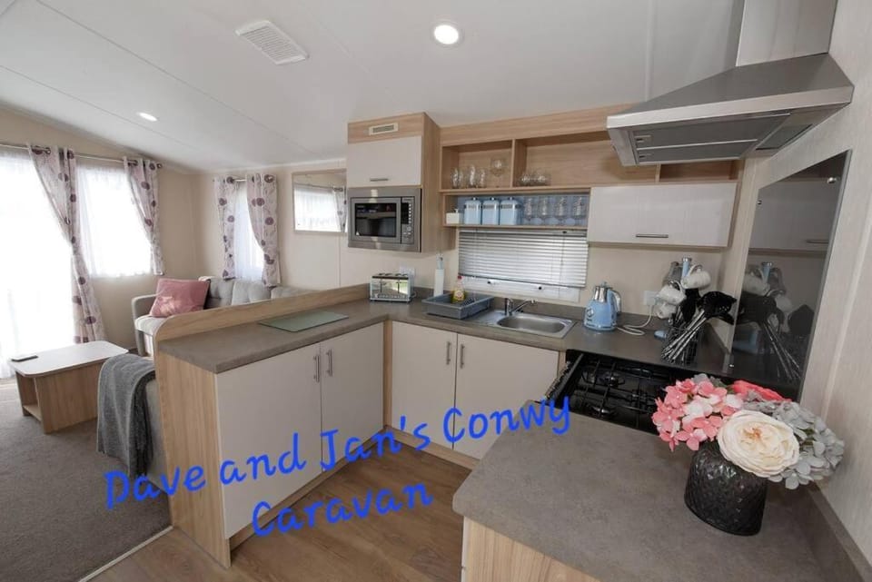 Dave and Jan's Conwy Caravan-Bryn Morfa Apartment in Wales