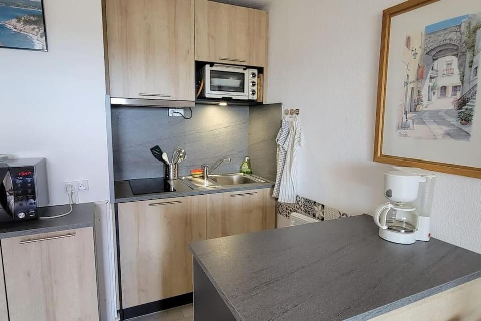 Kitchen or kitchenette, pet friendly, stove