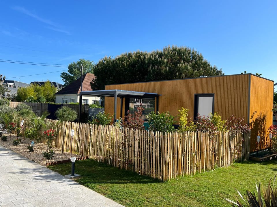 Charmante maison à 2 pas de la mer avec son jardin pour 2 adultes et 2 enfants Apartment in Normandy
