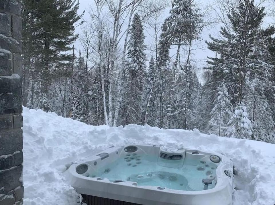Allen Falls, chalet avec spa House in Saint-Sauveur