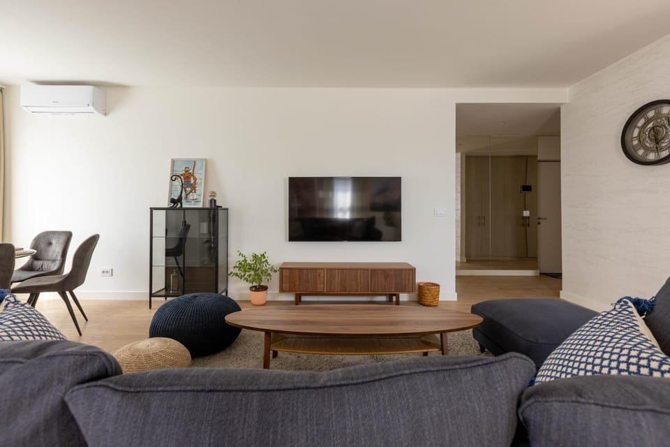 TV and multimedia, Living room, Seating area