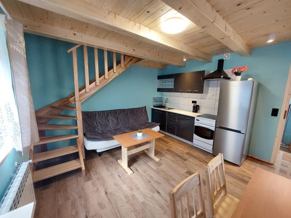 Property building, Kitchen or kitchenette, Living room, Seating area, Dining area, pet friendly, stove, kitchen, kitchen