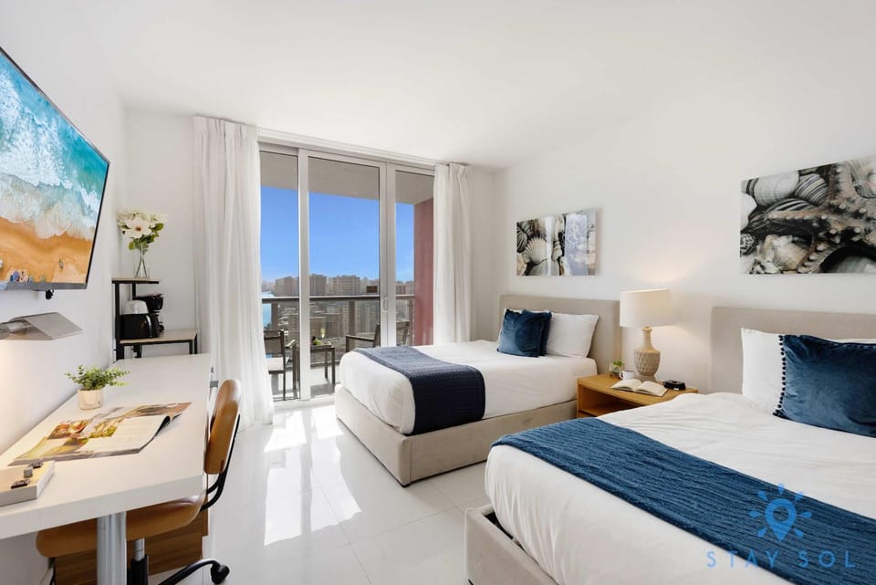 Upper studio - Balcony - Pool - Gym - Near Beach House in Hallandale Beach