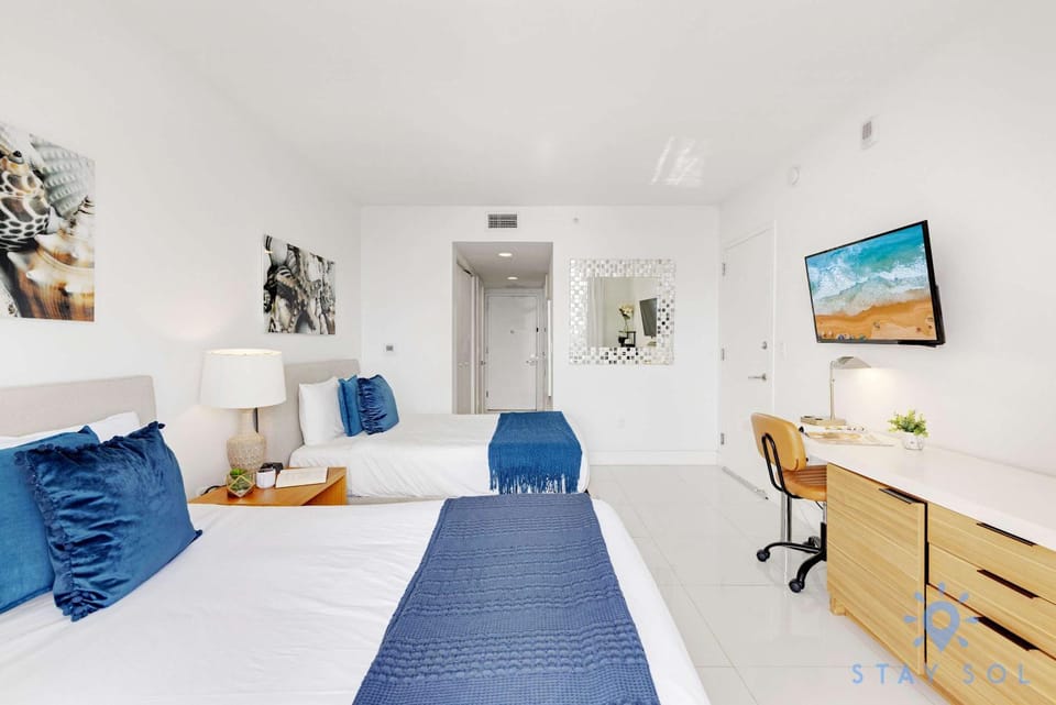 Upper studio - Balcony - Pool - Gym - Near Beach House in Hallandale Beach