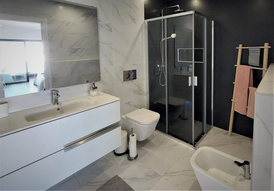 Shower, Bathroom, towels