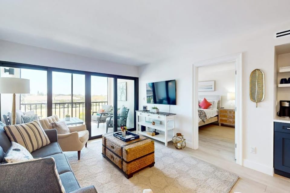 Angler's Cove Getaway House in Marco Island