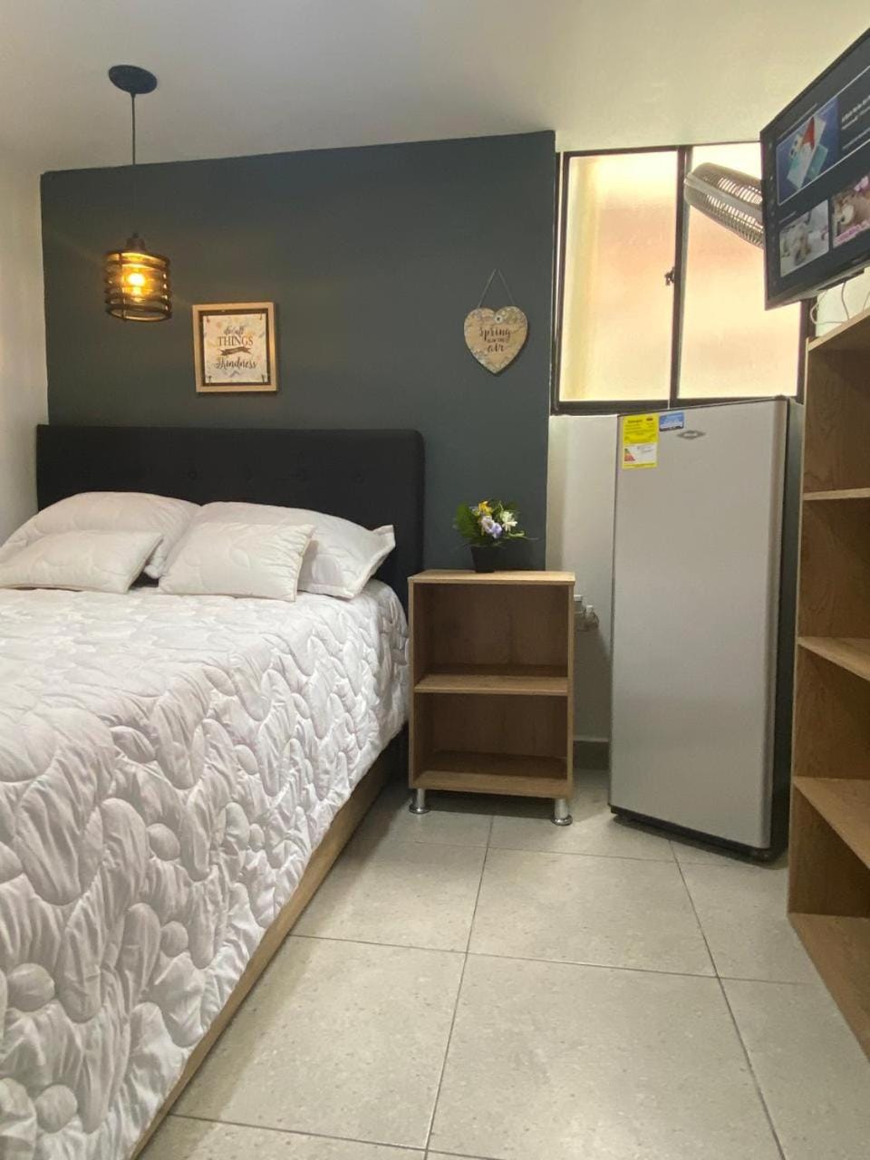 HABITACIÓN independiente con COCINA EN LAURELES ESTADIO para 3 personas Apartment in Medellin