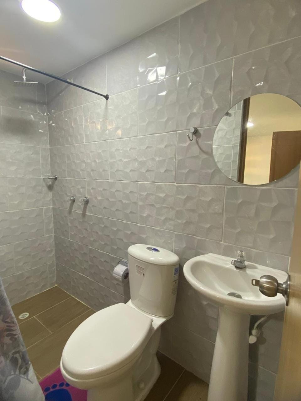 HABITACIÓN independiente con COCINA EN LAURELES ESTADIO para 3 personas Apartment in Medellin