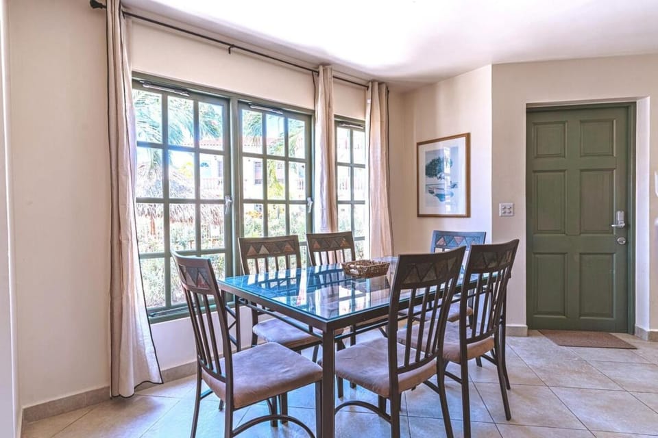 Palma Divine Condo-2BR-2BTH-Pool Apartment in Noord