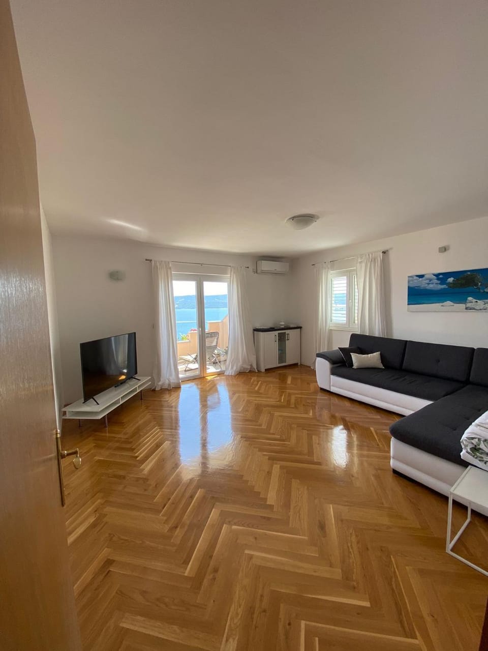 Communal lounge/ TV room, TV and multimedia, View (from property/room), Living room, air conditioner