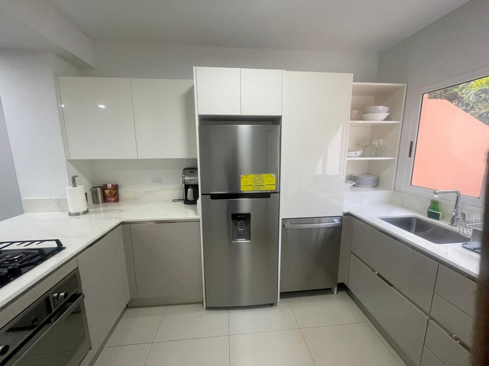 Amazing 2-Bedroom Townhouse near Eagle Beach Apartment in Noord