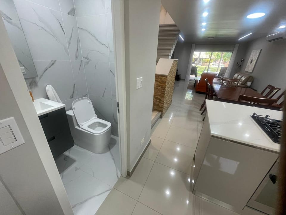 Amazing 2-Bedroom Townhouse near Eagle Beach Apartment in Noord