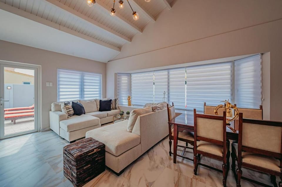 Villa de Leon suitable for 14 persons. 5 bedrooms 5 bathrooms Villa in Noord