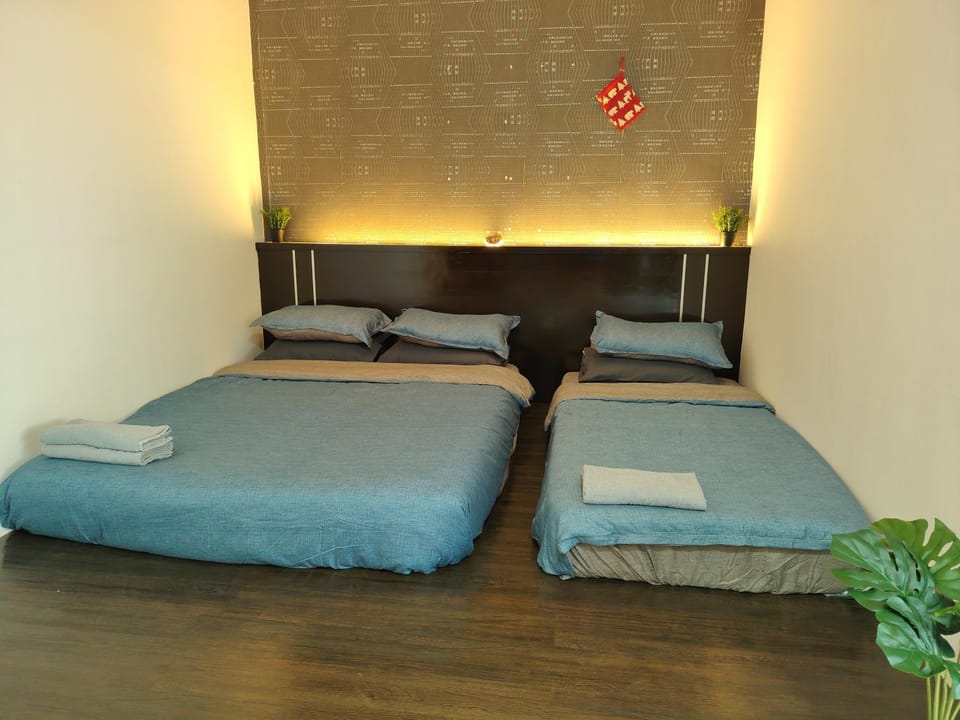 Maison Inn - Affordable Sleeps 6 to 13 near Tebrau AEON & Toppen Apartment in Johor Bahru