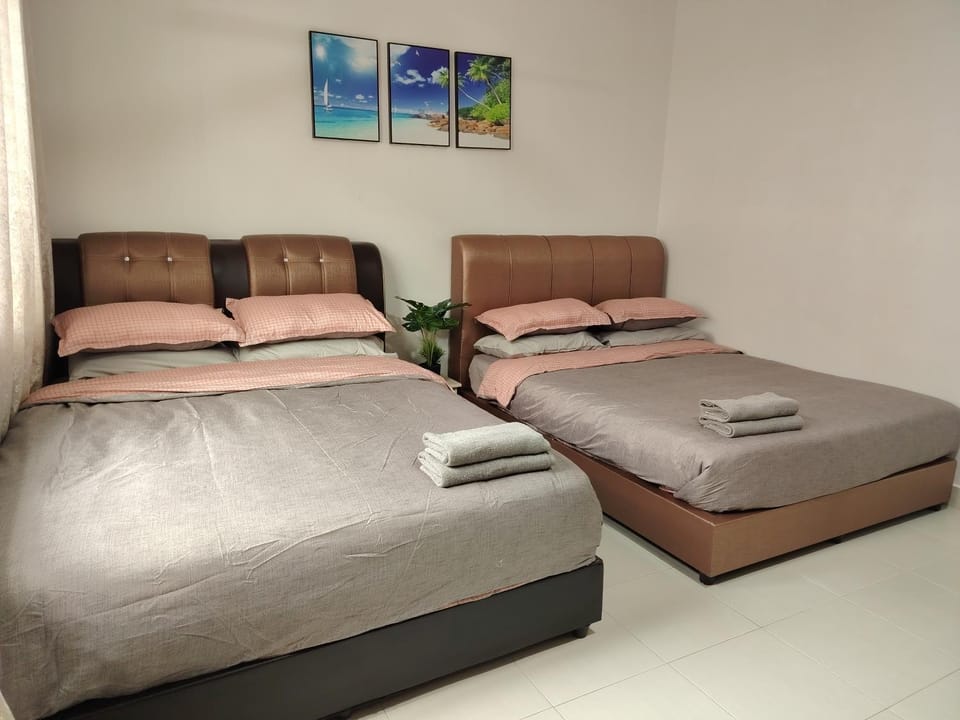 Maison Inn - Affordable Sleeps 6 to 13 near Tebrau AEON & Toppen Apartment in Johor Bahru