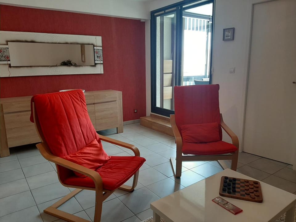 Appartement T2 Tout Confort Centre-Ville Vieux-Boucau avec Parking Privatif et Proche des Plages - FR-1-239-926 Apartment in Vieux-Boucau-les-Bains