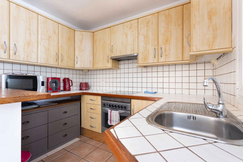 Coffee/tea facilities, microwave, toaster