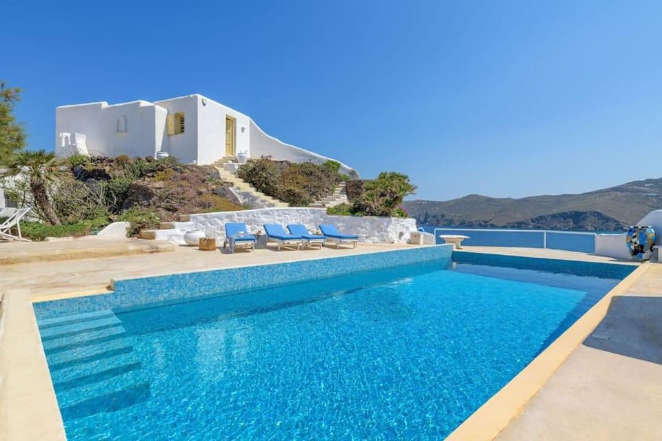 Property building, Day, Natural landscape, Pool view, Swimming pool, Swimming pool, sunbed