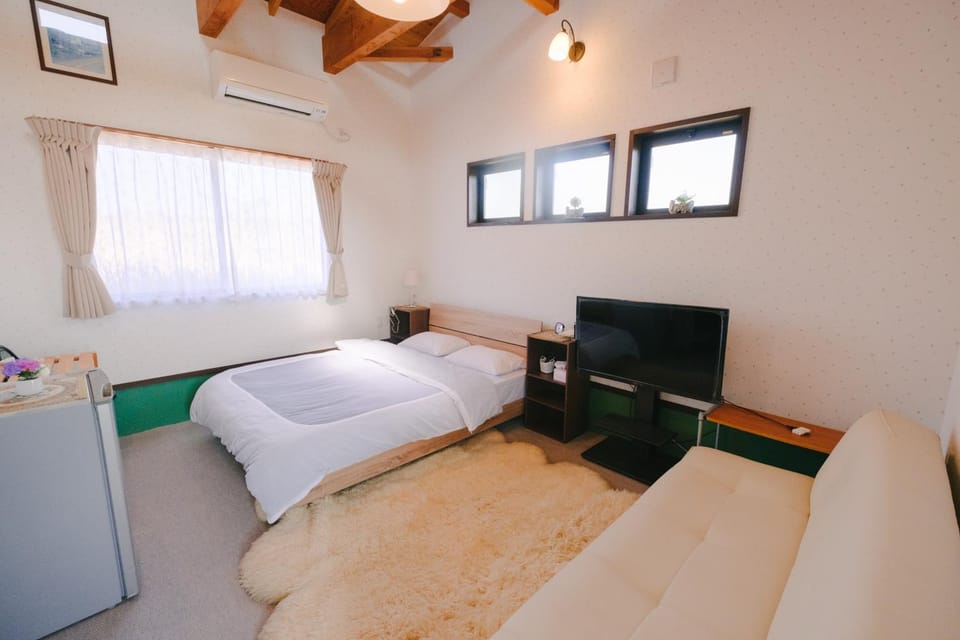 Photo of the whole room, Bedroom