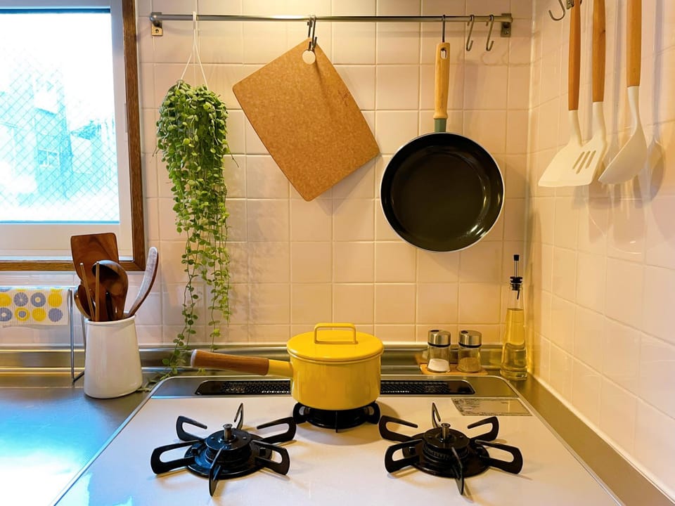 Communal kitchen, stove, Internal: Not applicable to any particular room
