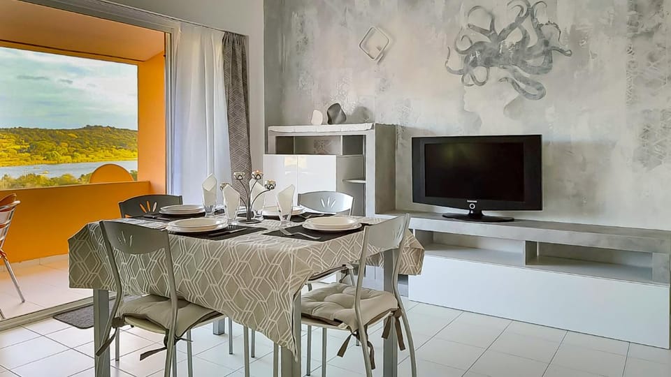 Communal lounge/ TV room, Dining area