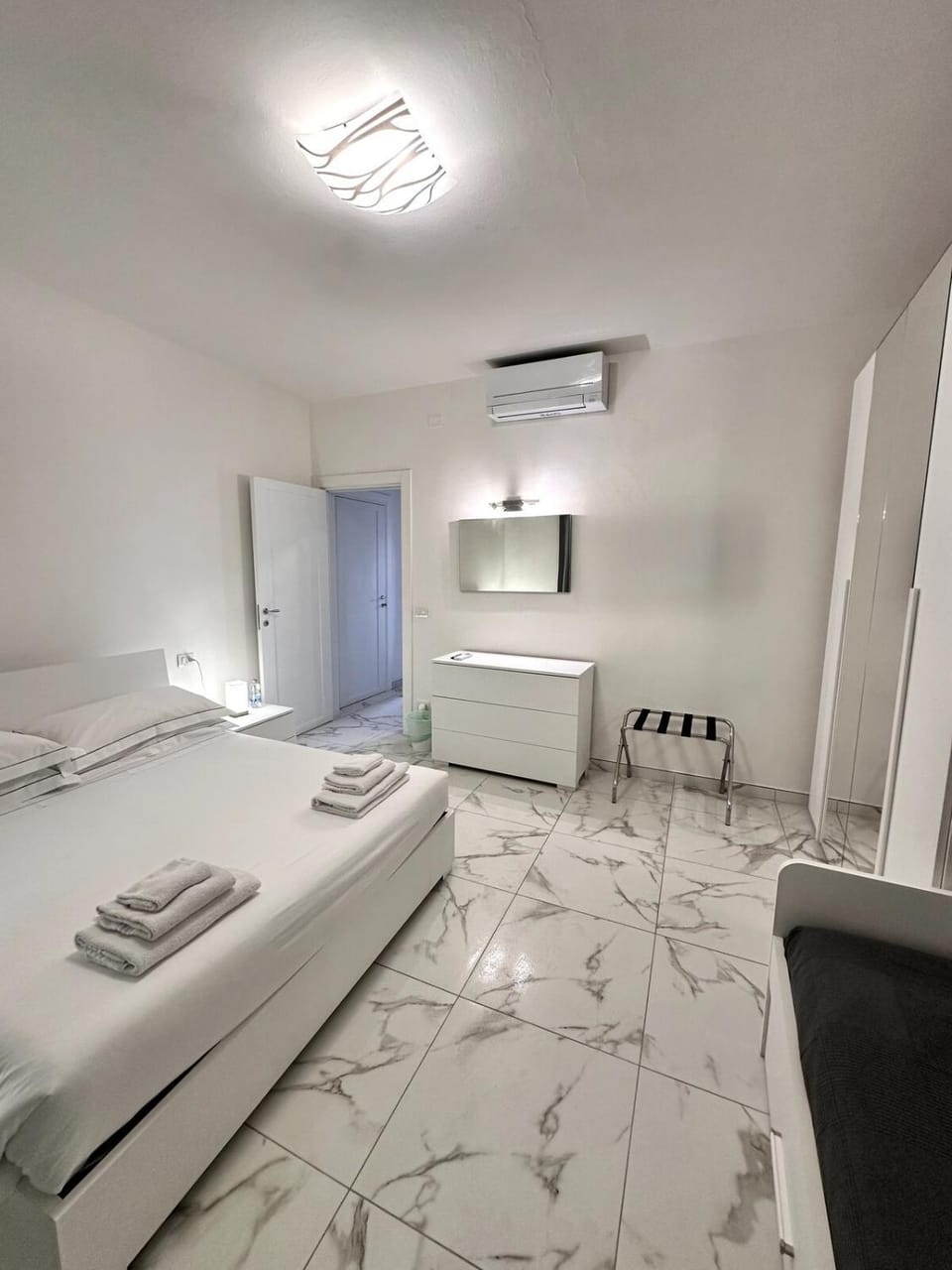 Bed, Photo of the whole room, Bedroom, towels, wardrobe, air conditioner