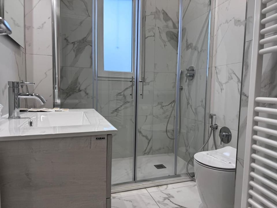 Shower, Toilet, Bathroom