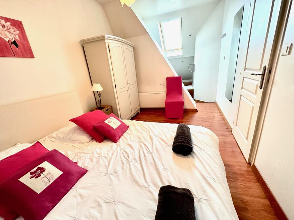 Bed, Photo of the whole room, Bedroom, towels, wardrobe