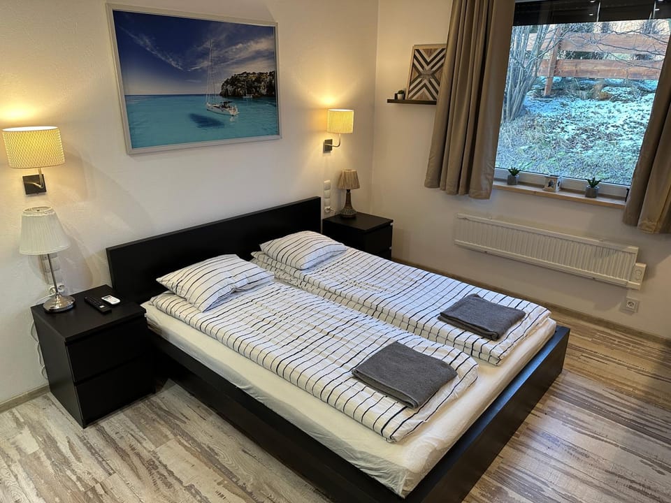 Bed, Other, Other, Other, Photo of the whole room, Seating area, Bedroom, towels, towels