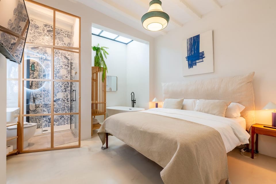 Bathroom, Bedroom, Bath