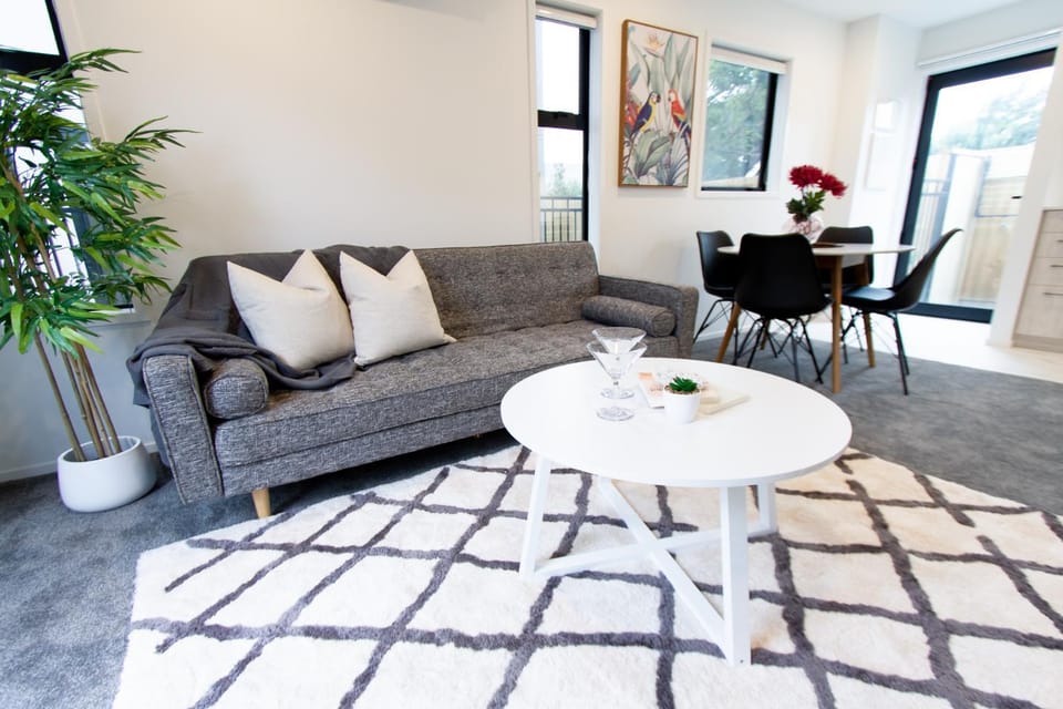 Facade/entrance, Living room, Photo of the whole room, Decorative detail, Dining area