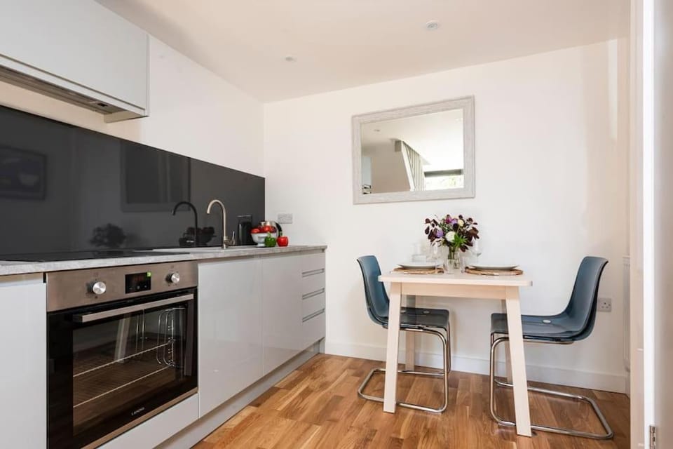 The Studio, Rosebud. 5 minutes walk to beach. Apartment in England