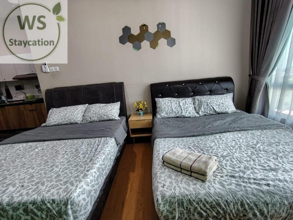 Bedroom, towels