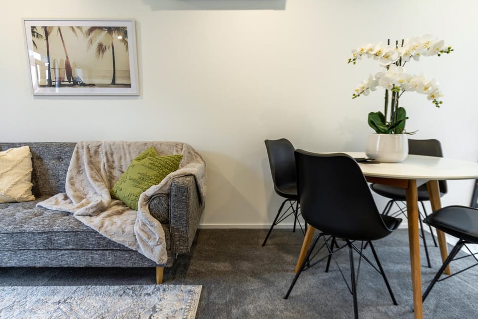 Living room, Photo of the whole room, Decorative detail, Dining area