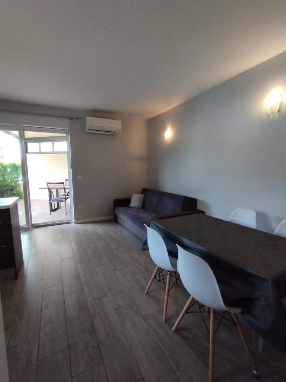 Living room, Dining area, air conditioner