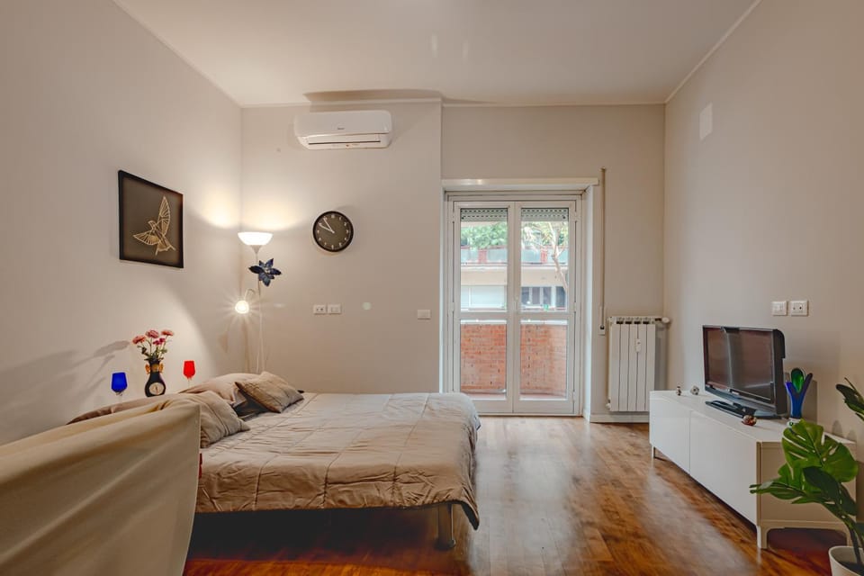 View (from property/room), Living room, Bedroom