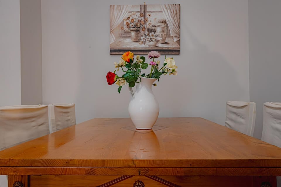 Decorative detail, Dining area