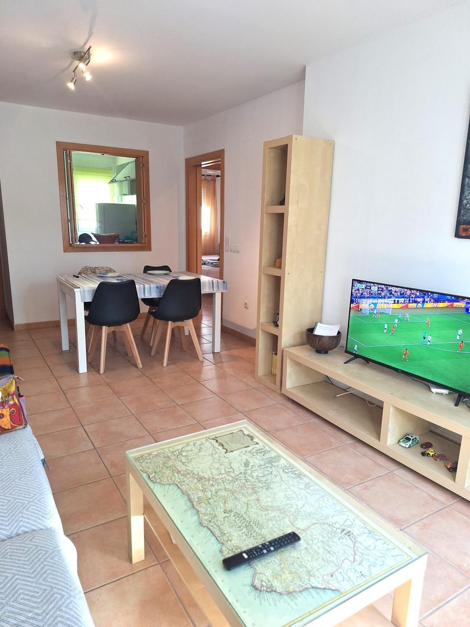 TV and multimedia, Living room, Lounge or bar, Seating area, Dining area