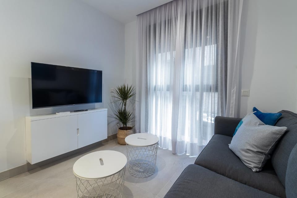 Modern Apartment - Shared Rooftop - Las Canteras Apartment in Las Palmas de Gran Canaria