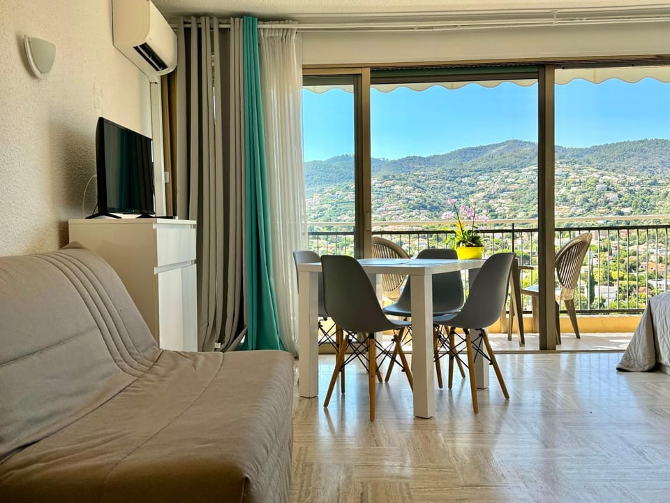 My Resid Appart Cannes vue marina et vue montagne Apartment in Mandelieu-La Napoule