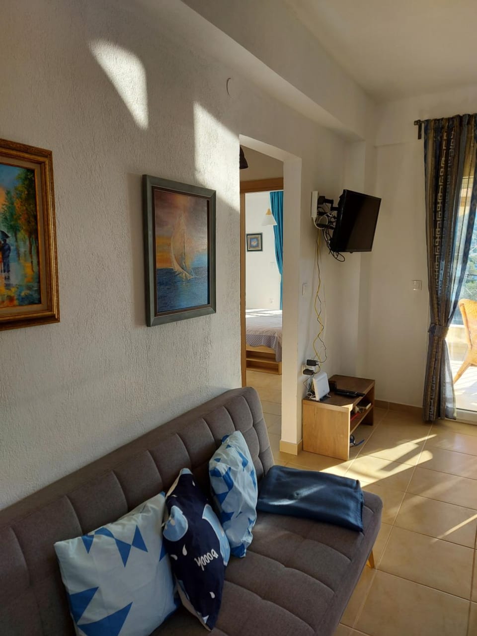 Communal lounge/ TV room